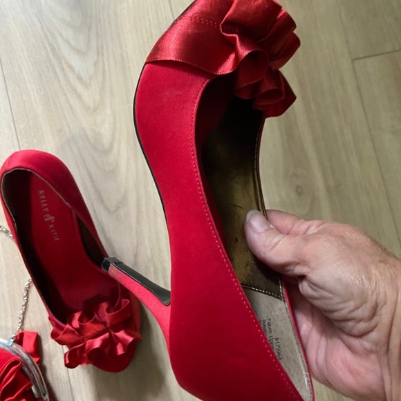 Kelly & Katie pumps with matching purse - Picture 8 of 10